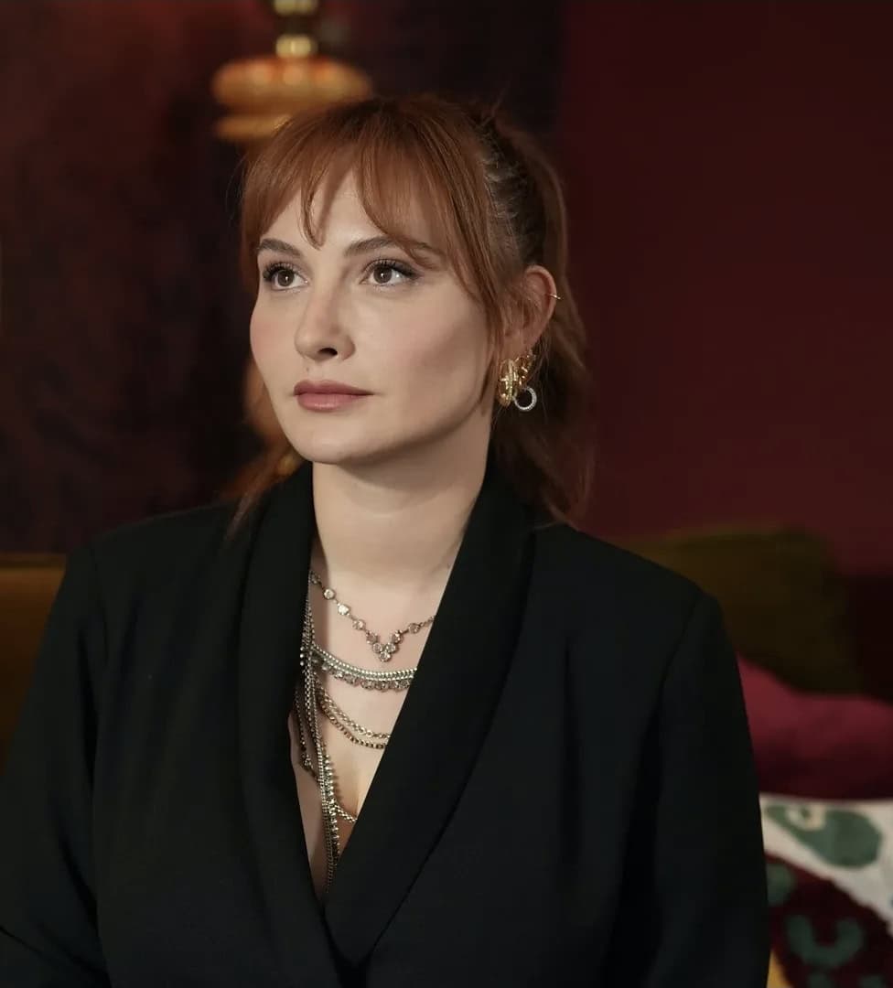 5 Nisan Çirkin dizi 2.bölüm Kıyafetler kombinleri nereden