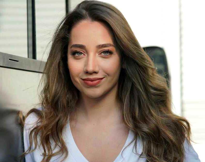 Özge Özacar Eski Masal dizisinde Leyla karakterini oynayacak
