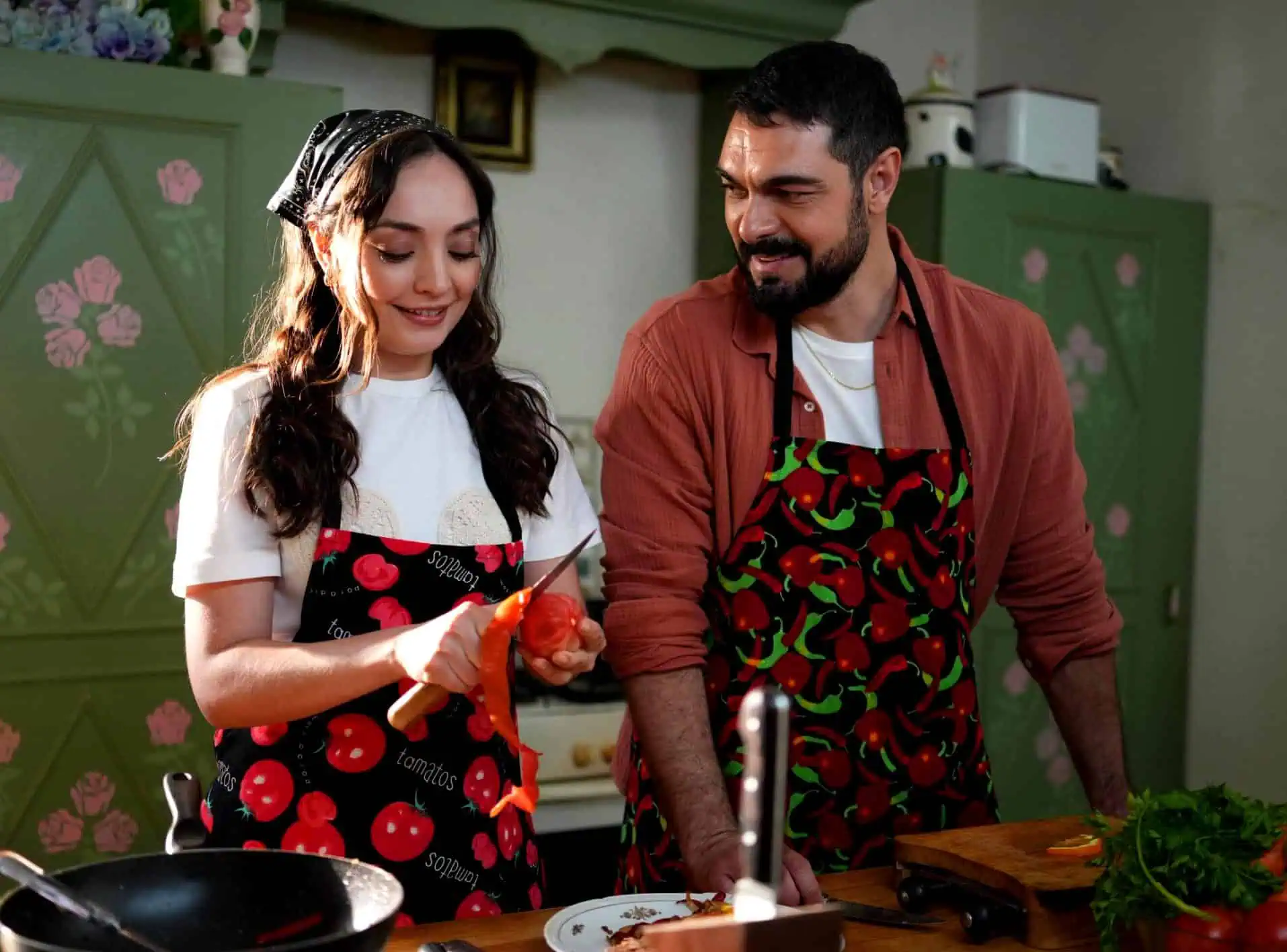 %100 Filmi Oyuncuları kadrosu konusu