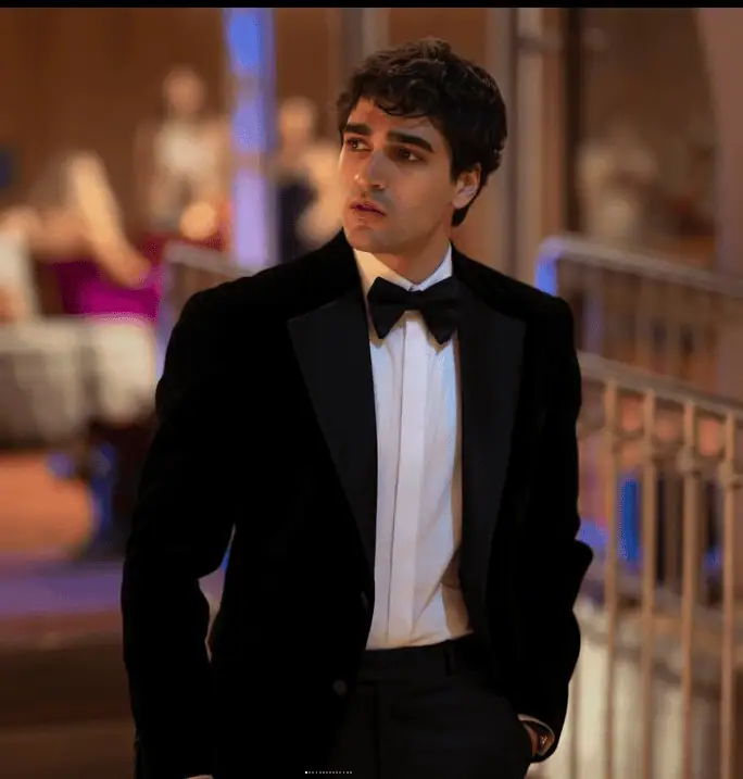 6 Nisan Delikanlı dizisi 1.bölüm Mert Ramazan Demir (Yusuf) takım elbisesi