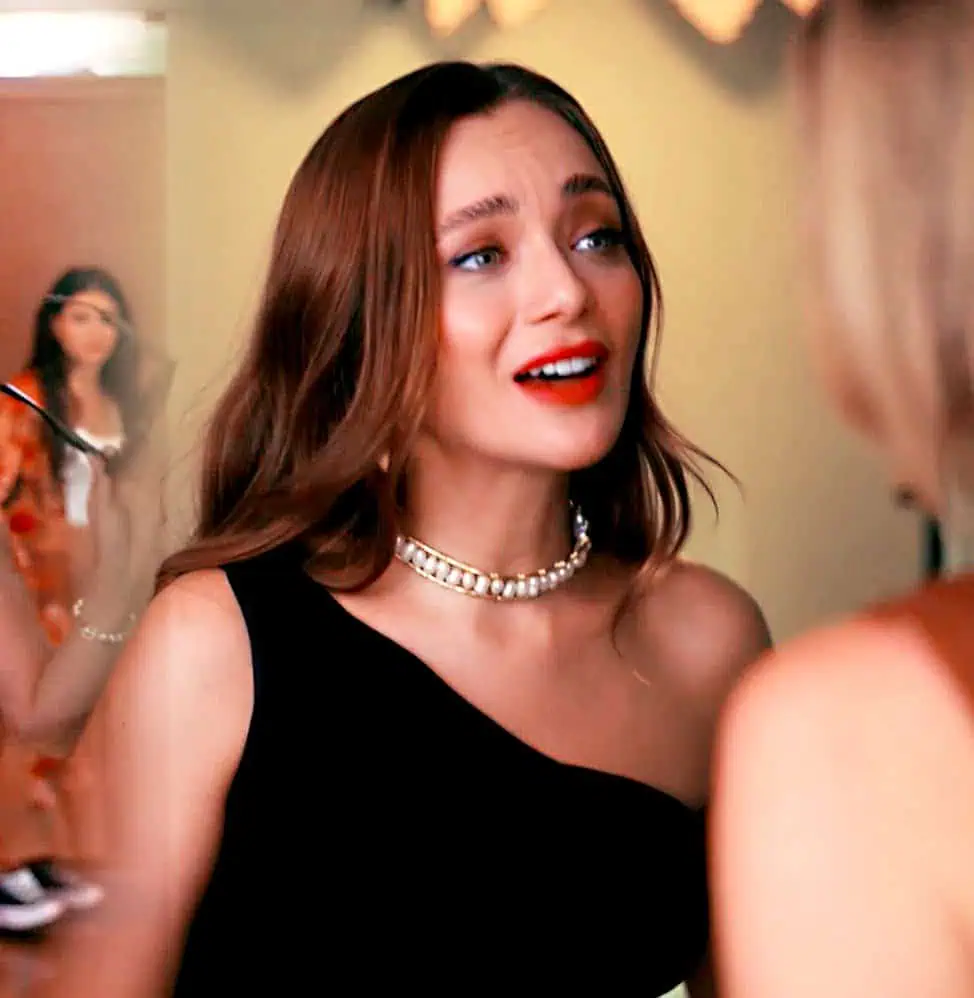 Damla Sönmez Kayıp Zaman dizisinde Belgin rolünde