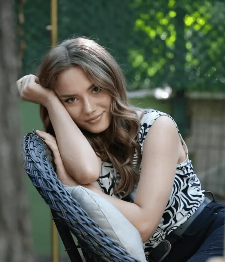 Eslem Akar Tutsak Sevda dizisinde (Sevda) karakterini oynayacak