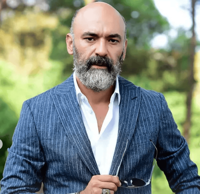 Kaan Çakır Altı Üstü İstanbul dizisinde (Galip) rolünde