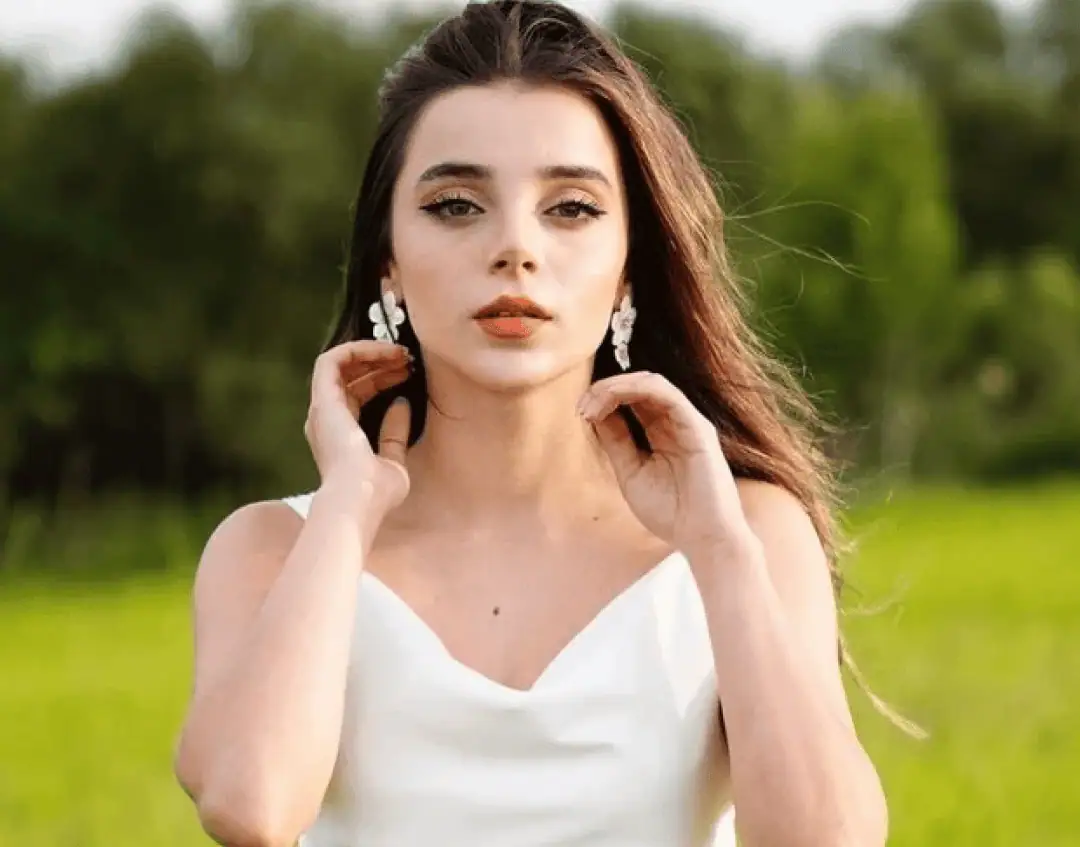 Merve Şen Anne Yarısı dizisinde Sibel rolünde