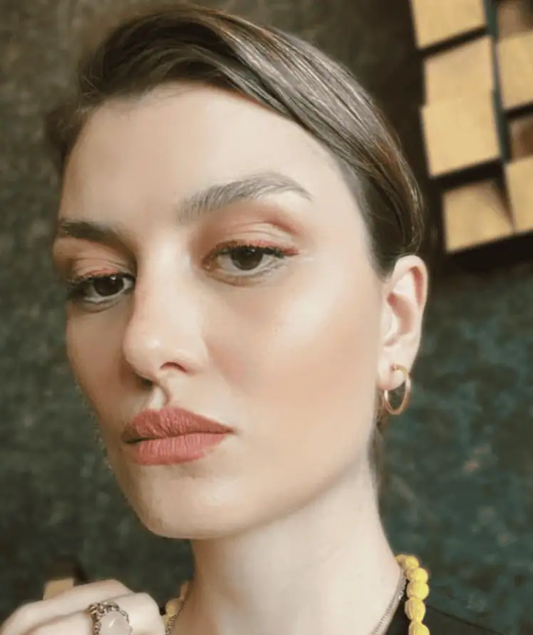 Pelin Orhuner Tutsak Sevda dizisi kadrosunda