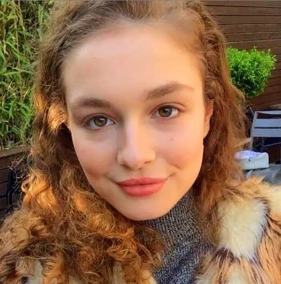 Serra Ariturk İnsanlar Dizisi Oyuncu Kadrosunda