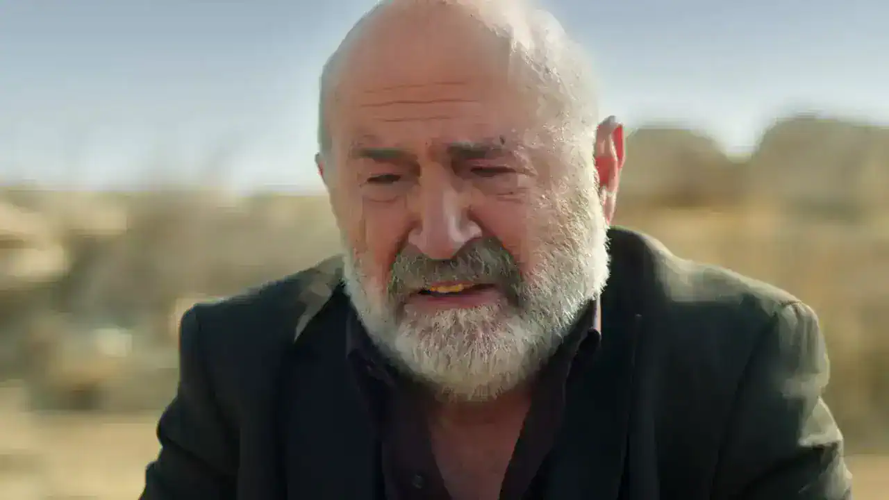 Uzak Şehir dizisinden ayrılan çıkan oyuncular Müfit Kayacan (Ecmel Albora)