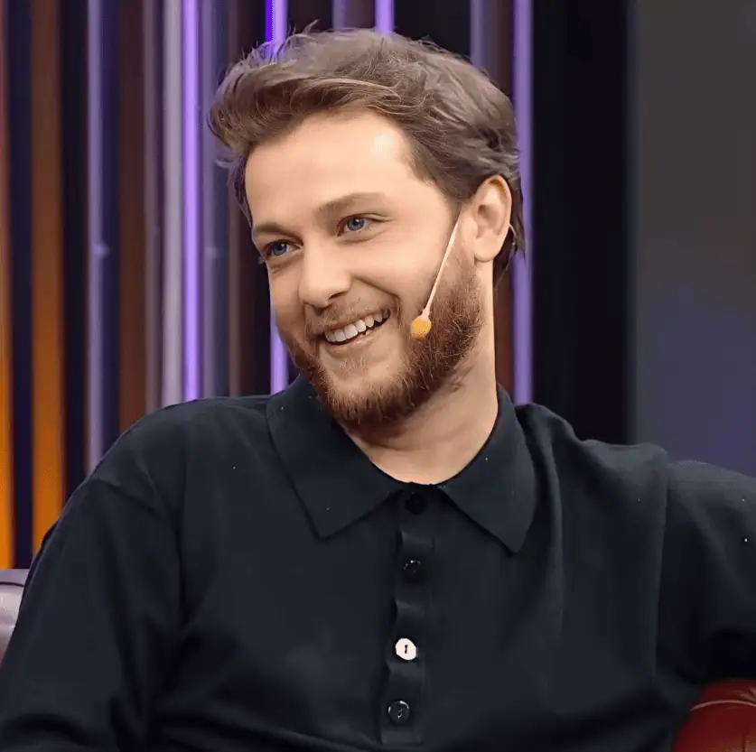 Uzak Şehir dizisine yeni gelen oyuncu Mehmet Aykaç (Engin Şef)