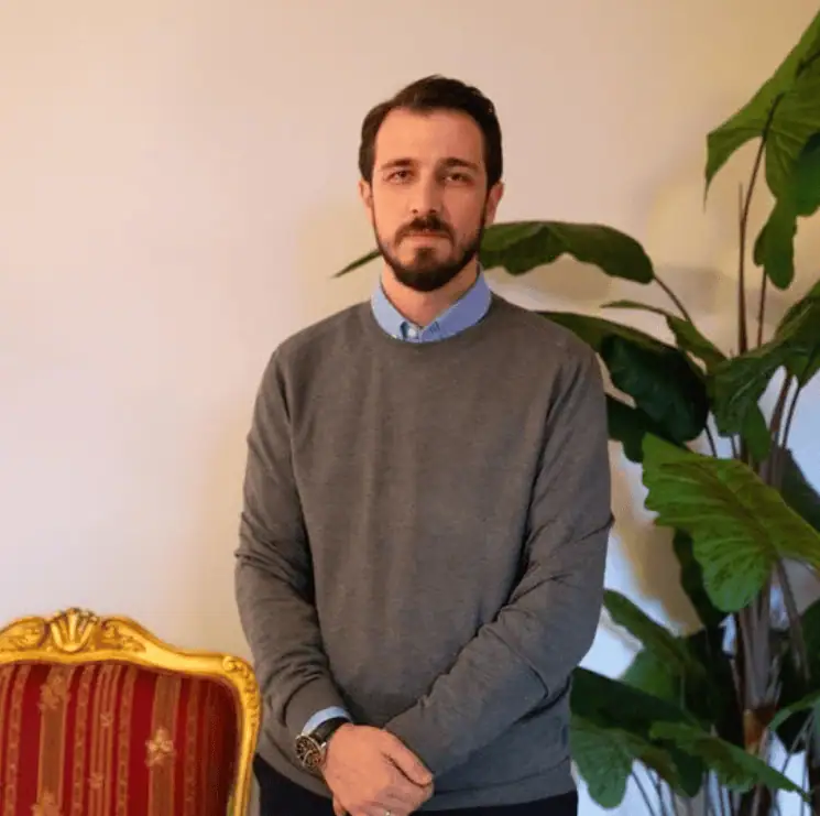 Emrah Altıntoprak Aşk ve Taht dizisinin oyuncu kadrosuna Emir Karaarslan karakteri