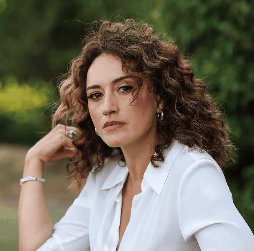 Esra Kızıldoğan Başkalarının hayatı dizisinde Perihan rolünde