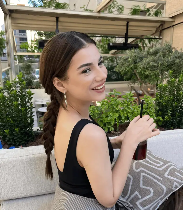 Sinem Dağ Başkalarının hayatı dizi kadrosuna Dila karakteri