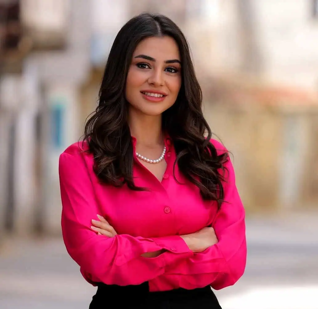 Hazal Çağlar Mercan Köşk Dizisinde Oya karakteri oldu