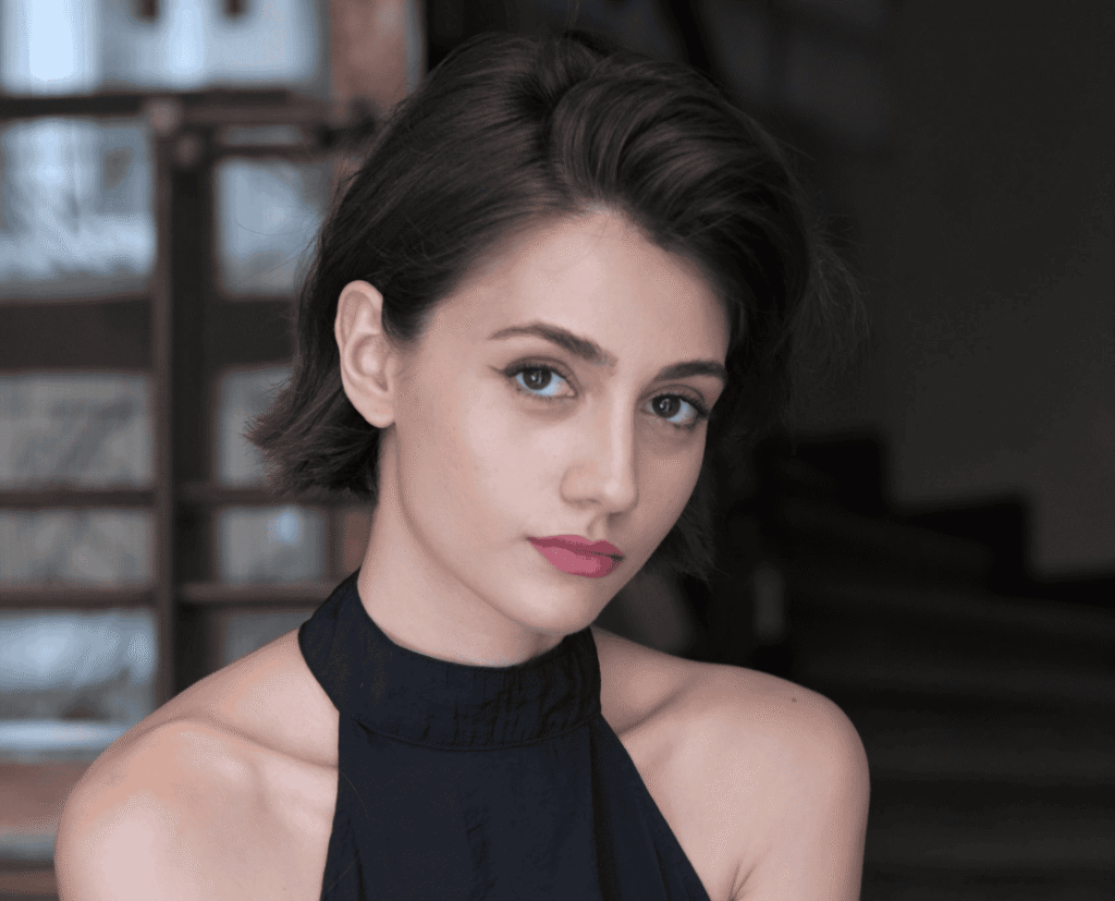 Halef Dizisi Dilşat Kimdir? Bilgileri (Hazal Akkın)